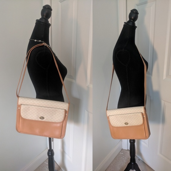 Gucci Handbags - Authentic Vintage Gucci Tan White purse crossbody